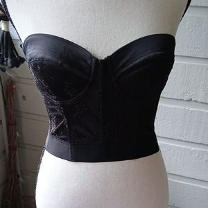 Forever 21 Black Strapless Bra with Sweetheart Neckline